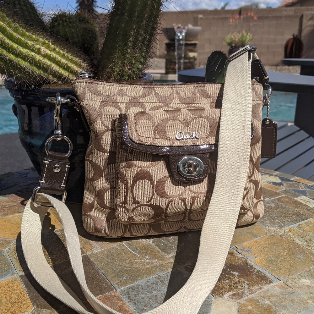 COACH swingback purse